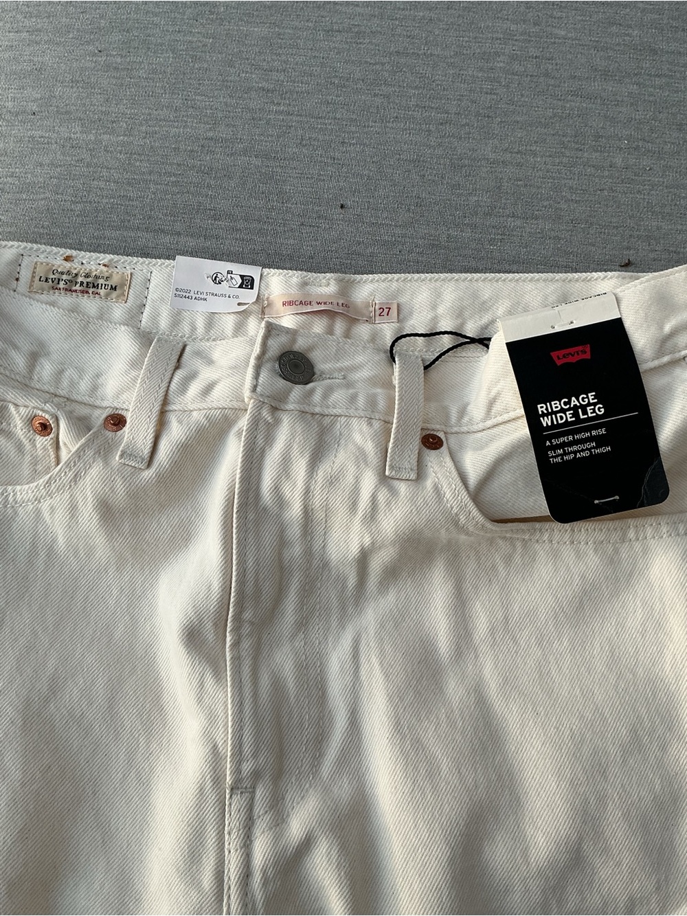 Levi's Ribcage Wide Leg women’s Jeans in Off-White/Cream